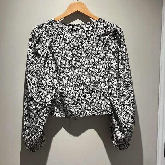 Brand new Levi’s blouse - Picture 2 of 9